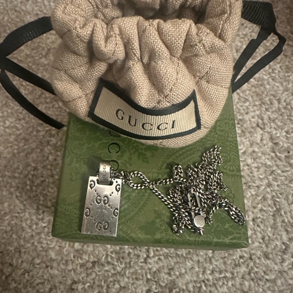 Gucci - Picture 1 of 8